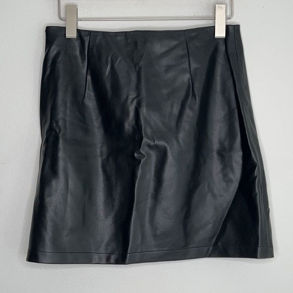 ZARA BLACK FAUX LEATHER PENCIL SKIRT WITH RUCHED SIDE ZIPPER *MINI *MEDIUM - Picture 7 of 10